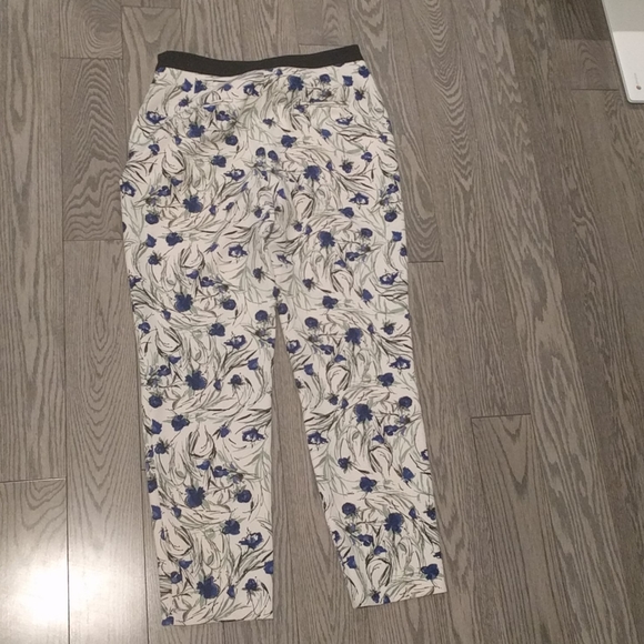 Beautiful floral pattern pants by Zara🌸🌼🍀 - Picture 8 of 10